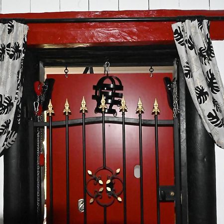 Love Room Donjon Dol In Love Bdsm 돌드브레테인 외부 사진