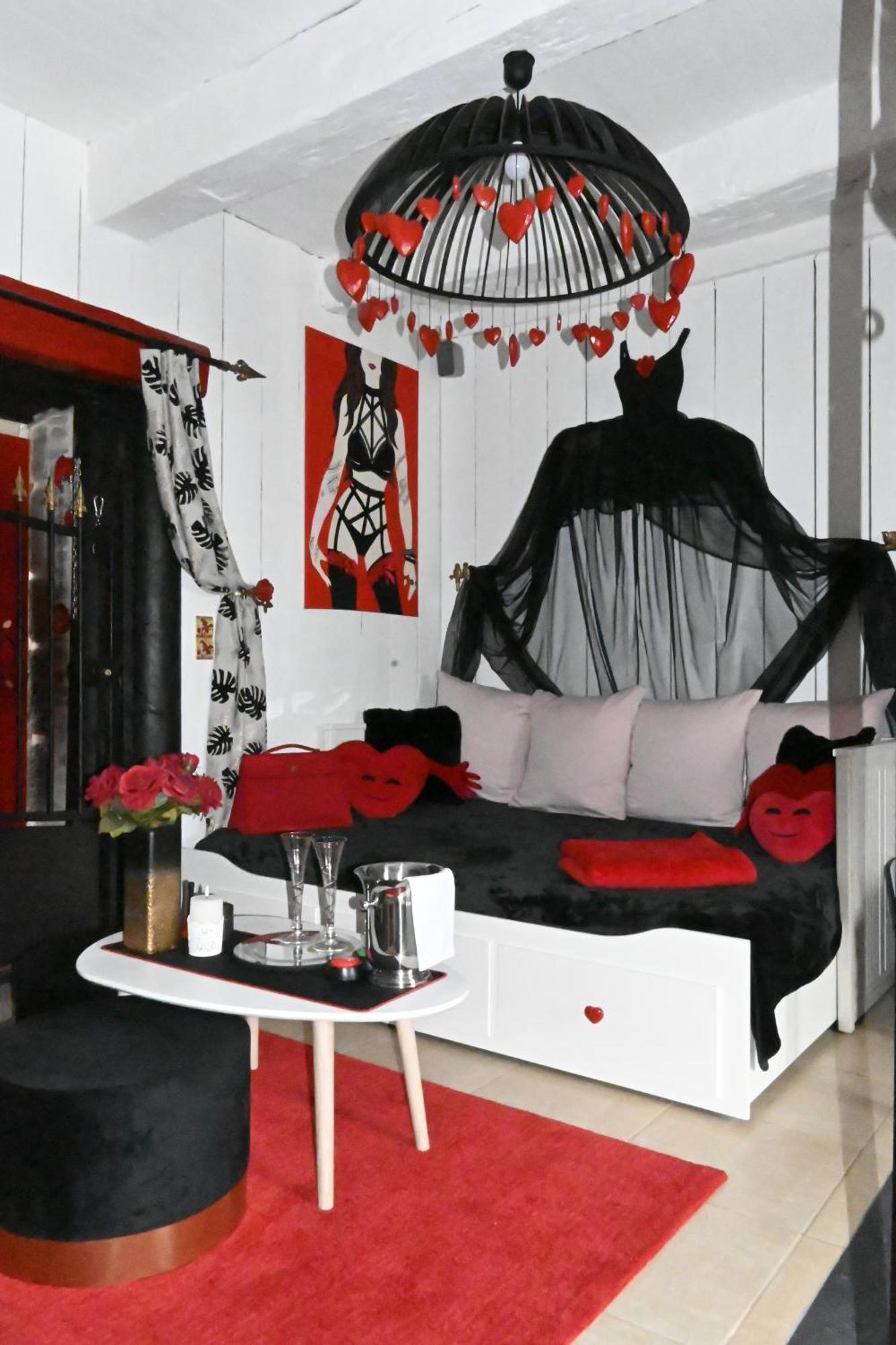 Love Room Donjon Dol In Love Bdsm 돌드브레테인 외부 사진