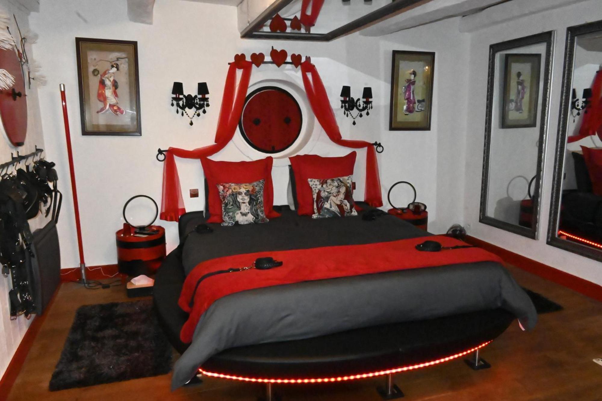 Love Room Donjon Dol In Love Bdsm 돌드브레테인 외부 사진