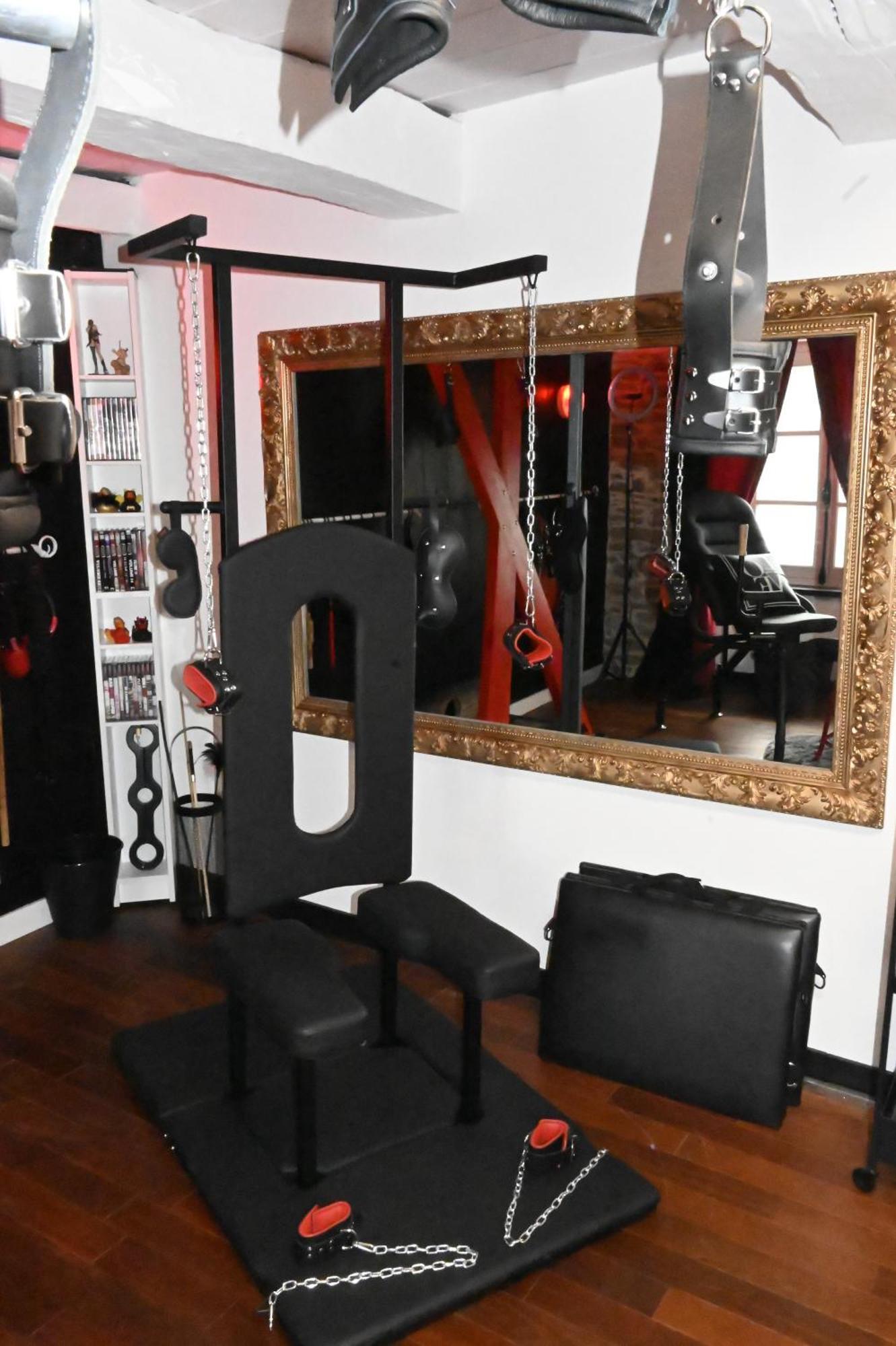 Love Room Donjon Dol In Love Bdsm 돌드브레테인 외부 사진