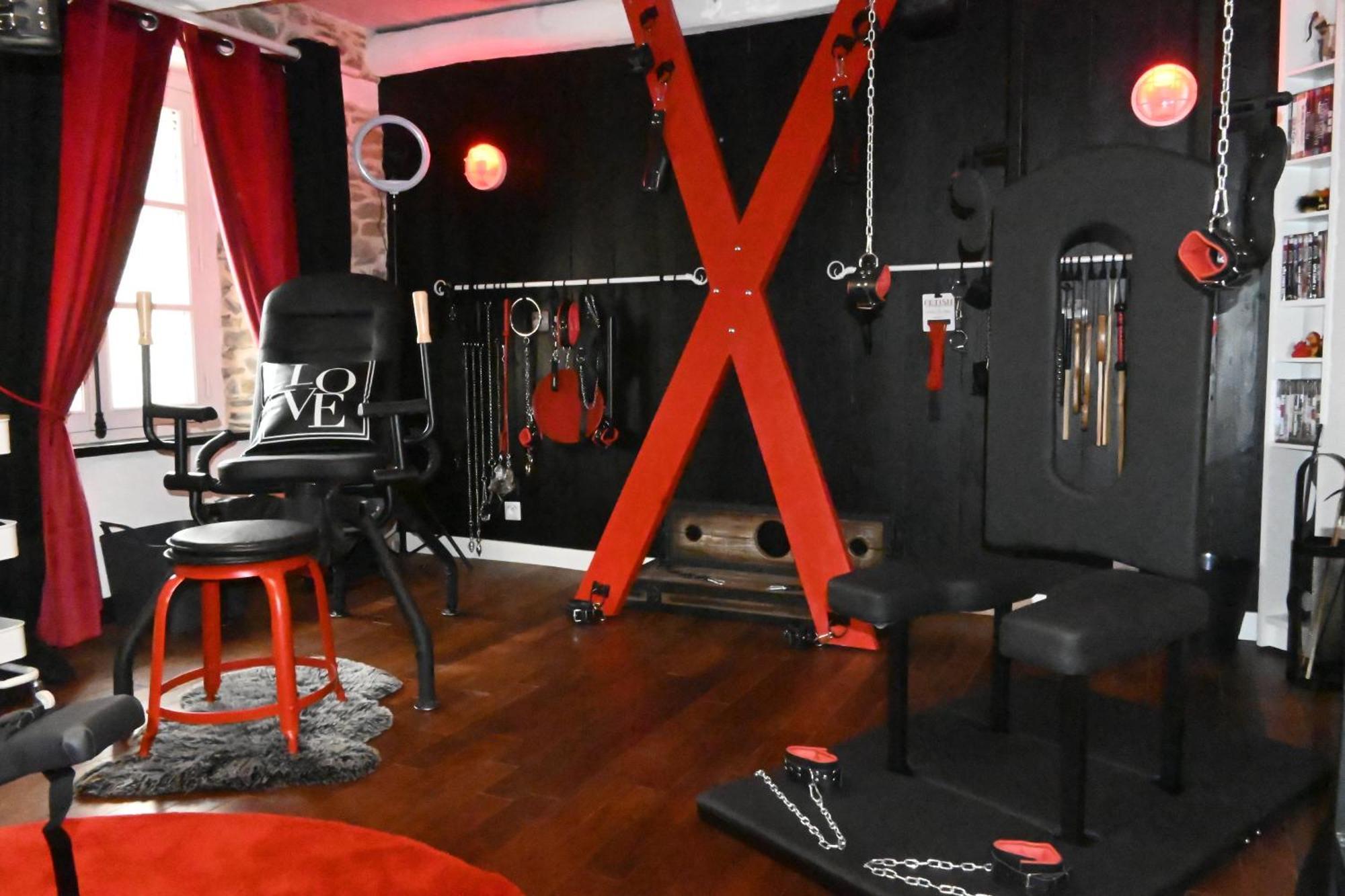 Love Room Donjon Dol In Love Bdsm 돌드브레테인 외부 사진